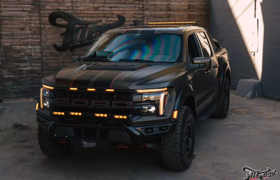 Установили пневмосигнал Тифон Т-37 и дополнительное освещение на Ford Raptor R